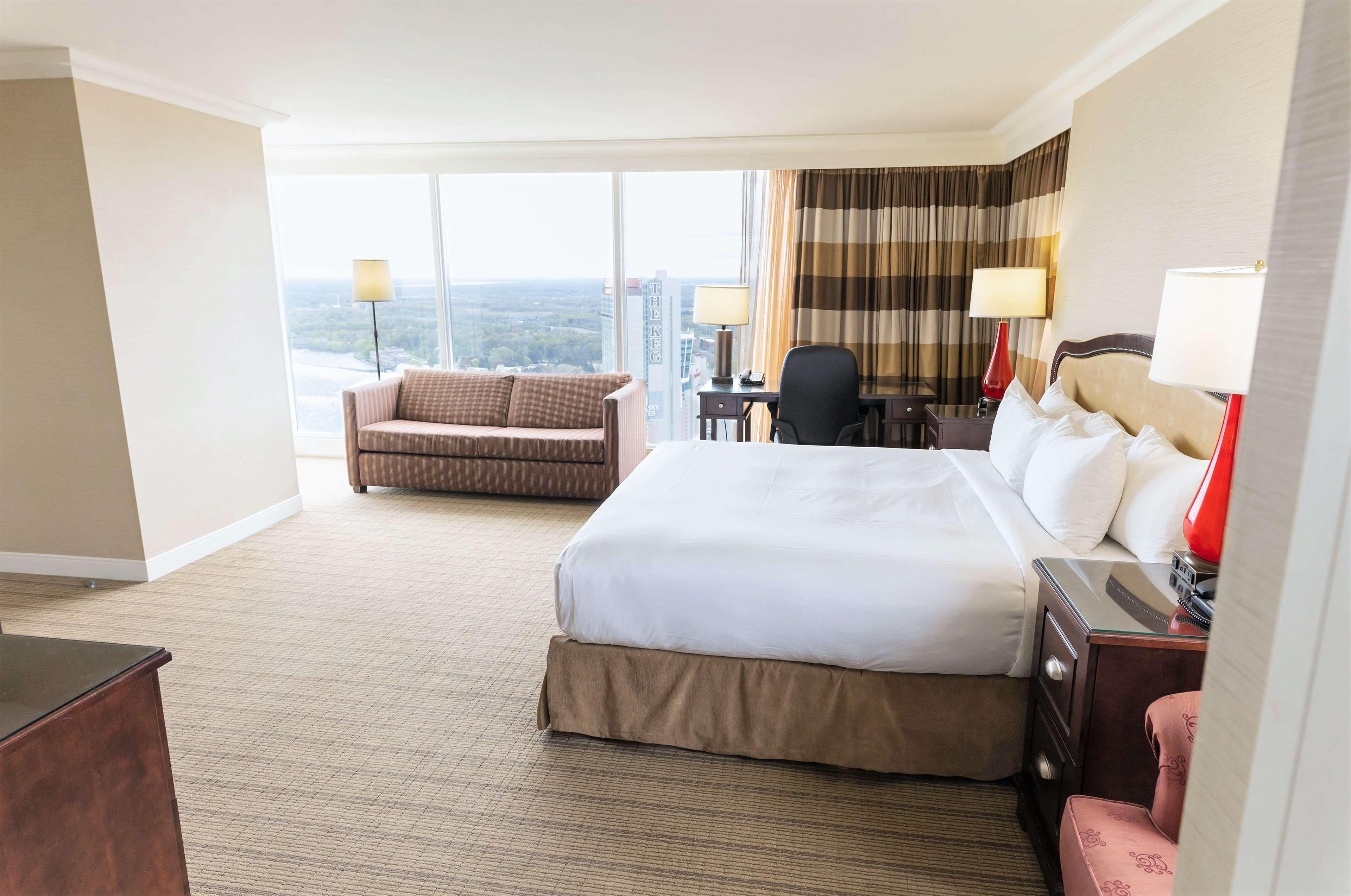 힐튼 나이아가라 폴스/폴스뷰 호텔 앤 스위트 나이아가라 폭포 외부 사진 A room at the hotel