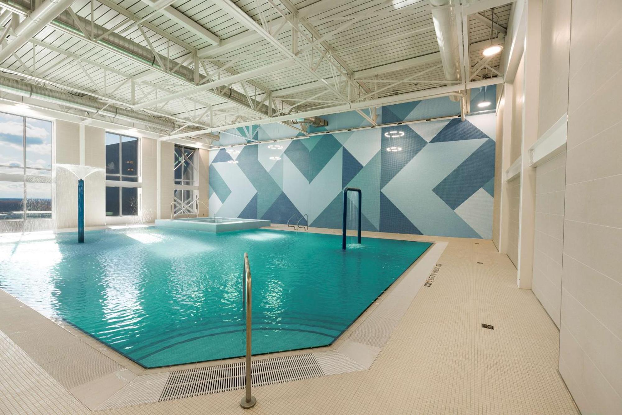 힐튼 나이아가라 폴스/폴스뷰 호텔 앤 스위트 나이아가라 폭포 외부 사진 Swimming pool